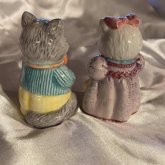 Avon - Vintage - 1992- Mr & Mrs Cat Salt and Pepper Shaker Set - Picture 2 of 5